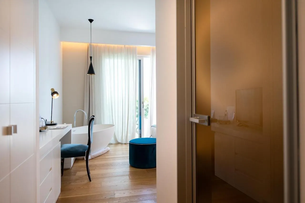 Unico Boutique Hotel D'Arte Mondello 4*,